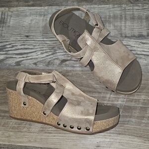 Boutique By Corkys Metallic Sandals Size 7